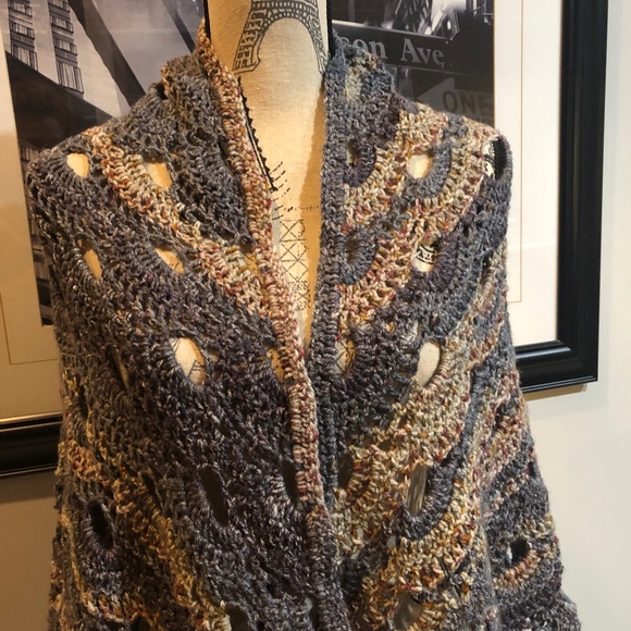 EUC Women’s Handmade Shawl - Picture 2 of 8